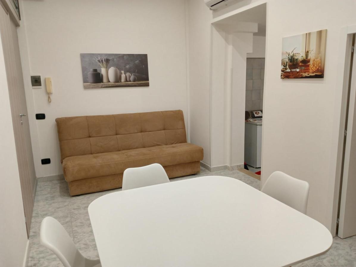 Fra Sole E Stelle Apartamento Bari Exterior foto