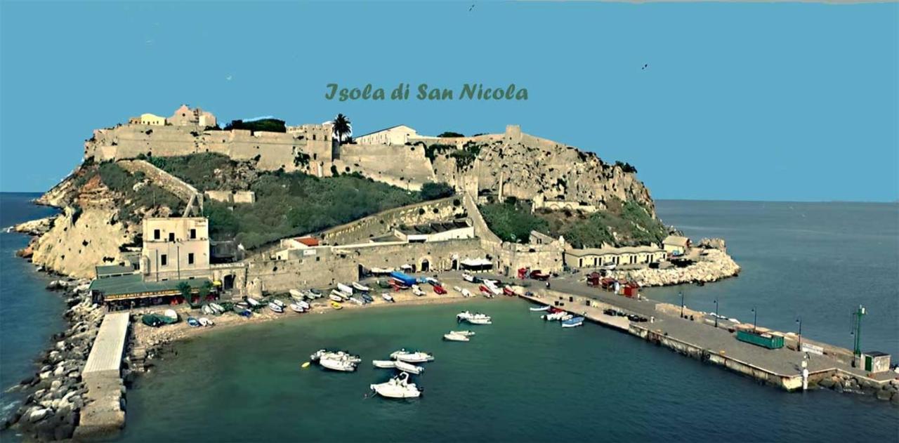 Fra Sole E Stelle Apartamento Bari Exterior foto